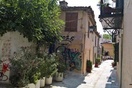 Under The Acropolis, Tiny Room, Big Terrace Атина Екстериор снимка